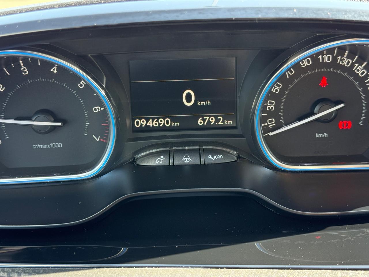 Peugeot 2008 1.2 Turbo Benzina 110 cv EURO 6B NEOPATENTATI