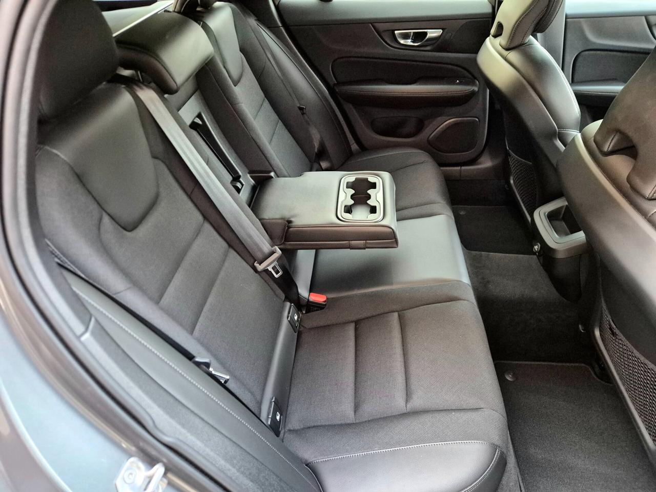 Volvo V60 Cross Country D4 AWD Geartronic Business Plus