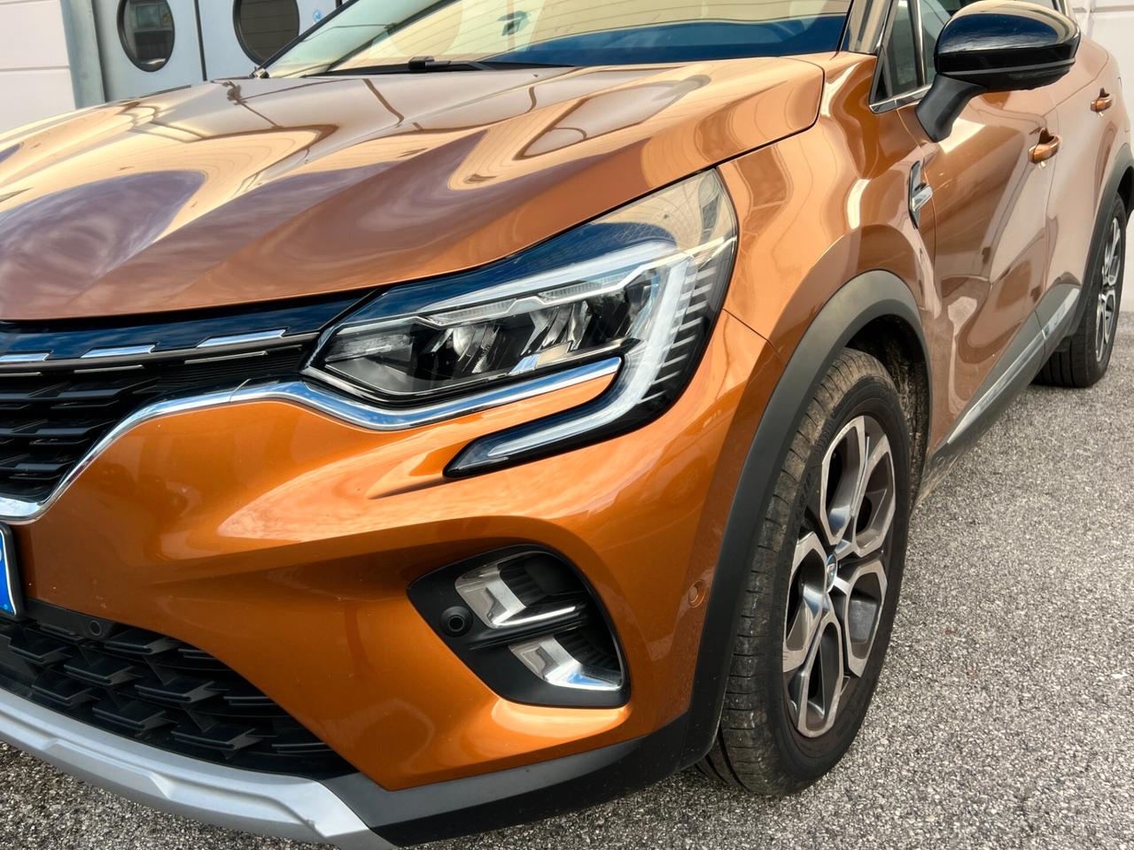 Renault Captur Plug-IN Hybrid E-Tech 160 CV Initiale Paris