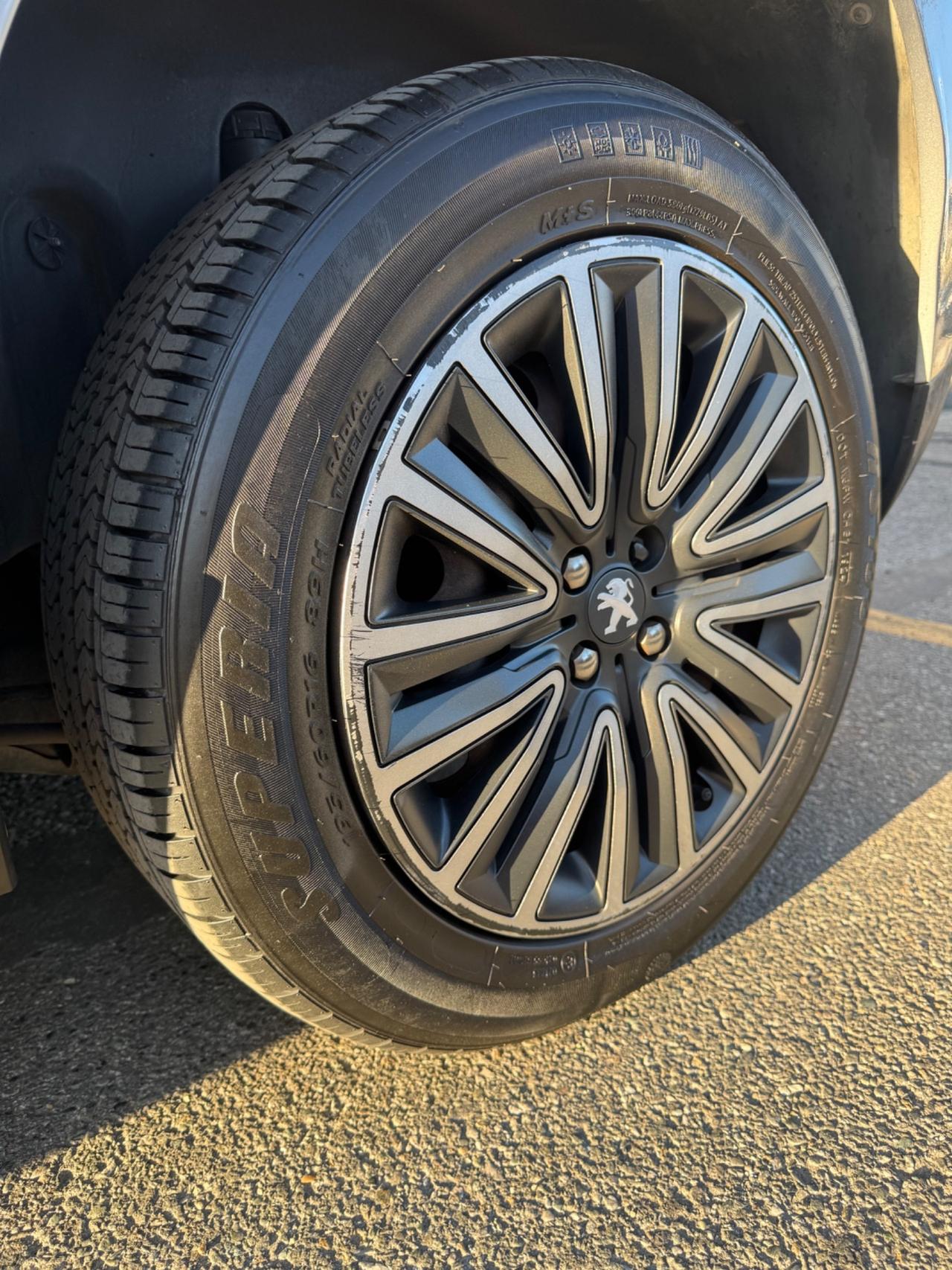 Peugeot 2008 benz euro6 1.2 82 cv