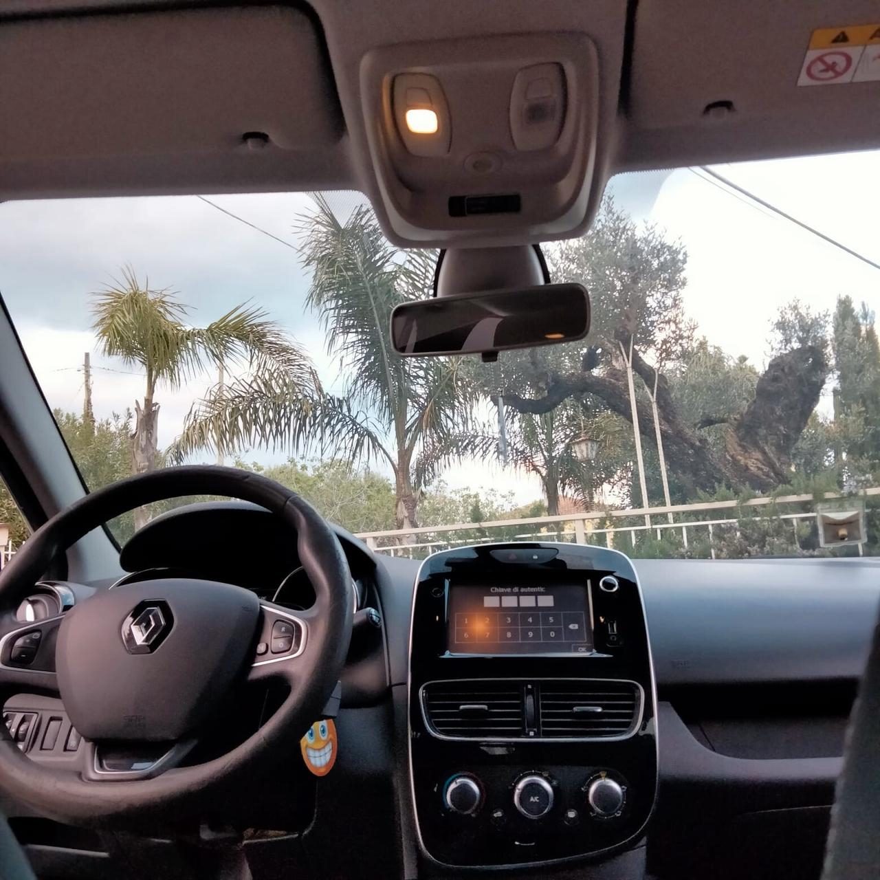 Renault Clio dCi 8V 90 CV EDC 5 porte Moschino Zen
