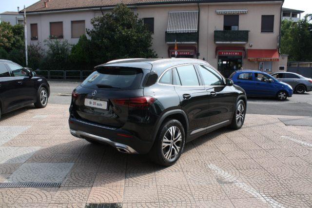 MERCEDES-BENZ GLA 180 Automatic Progressive Advanced