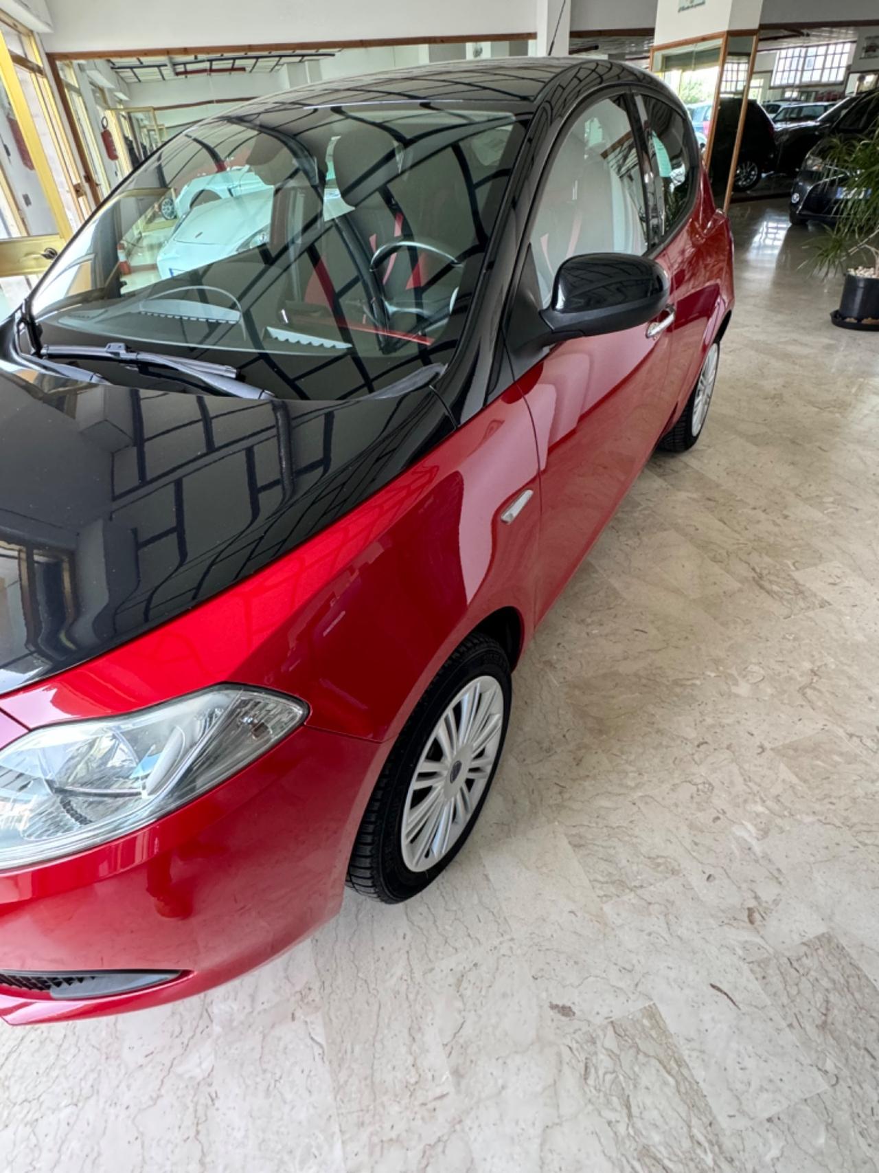 Lancia Ypsilon 1.2 69 CV 5 porte S&S Gold