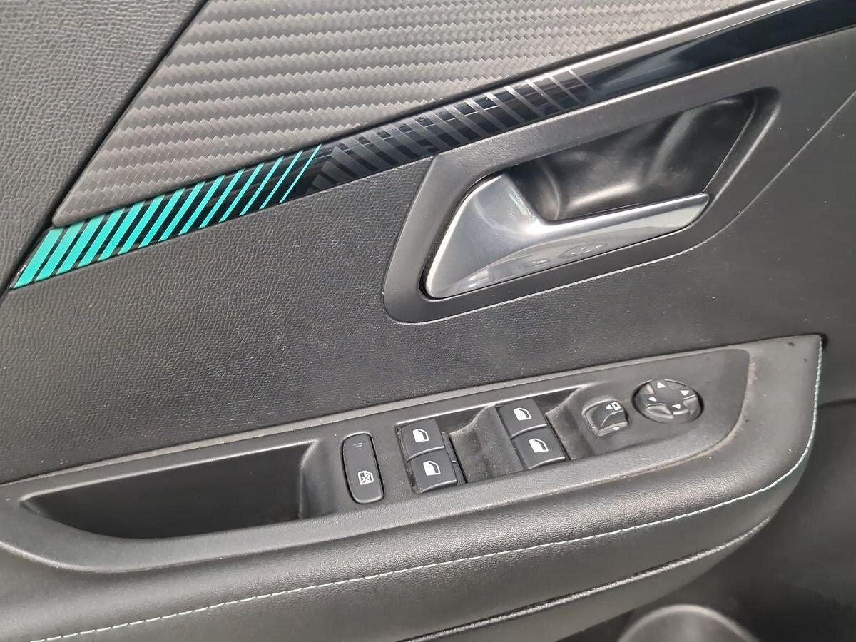 PEUGEOT 208 1.5 GT-LINE