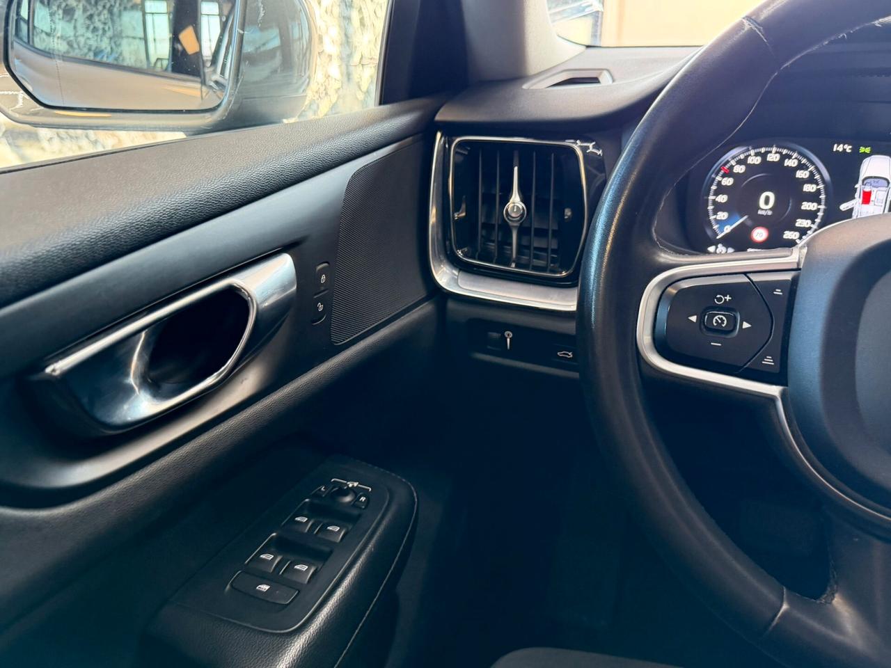 Volvo V60 B4 (d) Geartronic Momentum Business