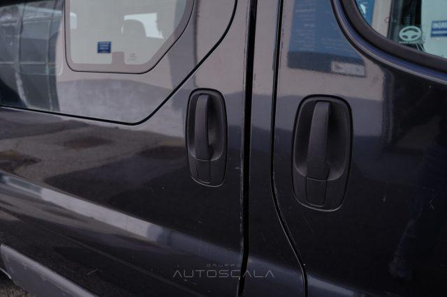 RENAULT Trafic T27 2.5 dCi 150cv PC-TN Passenger