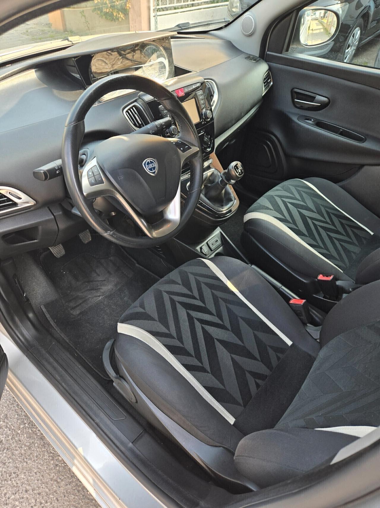 Lancia Ypsilon 1.2 69 CV 5 porte GPL Ecochic Gold