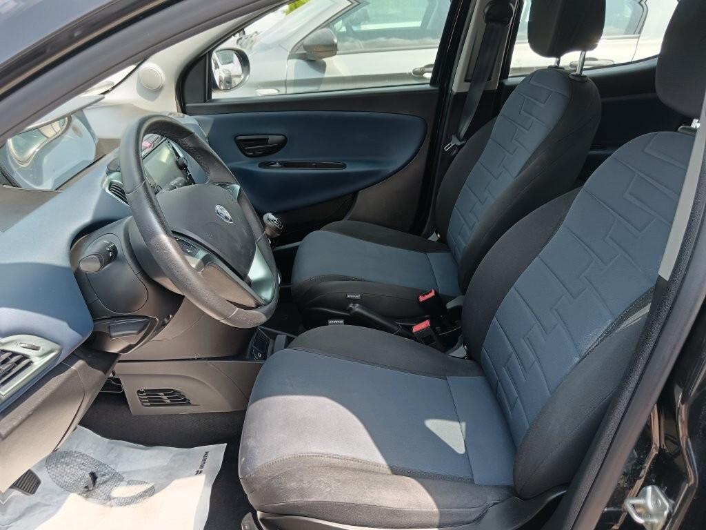 Lancia Ypsilon 1.0 FireFly 5 porte S&S Hybrid Platino