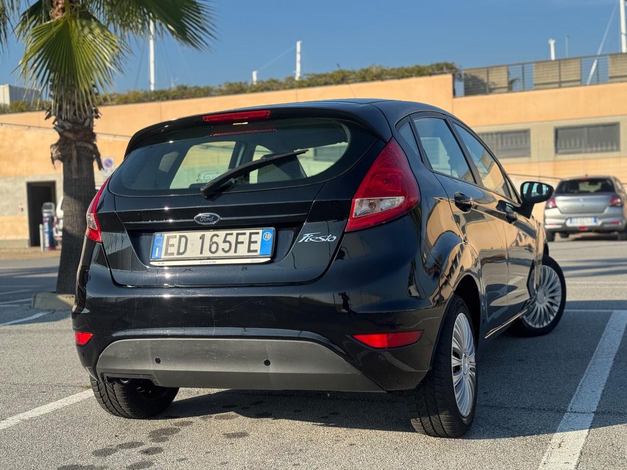 FORD FIESTA 1.2 BENZINA NEO PATENTATI KM REALI 12MESI DI GARANZIA