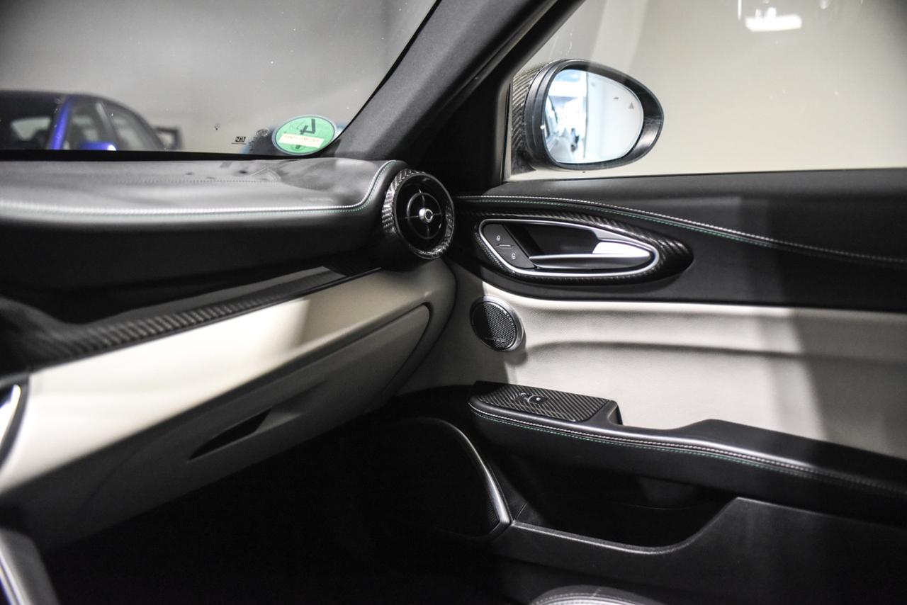 Alfa Romeo Giulia 2.9 V6 Bi-Turbo Quadrifoglio
