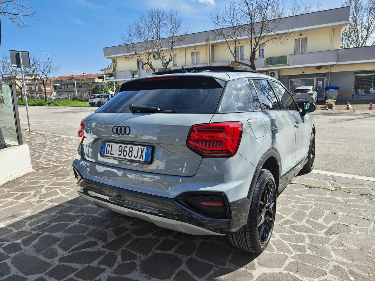 Audi Q2 35 TDI S tronic Identity Black
