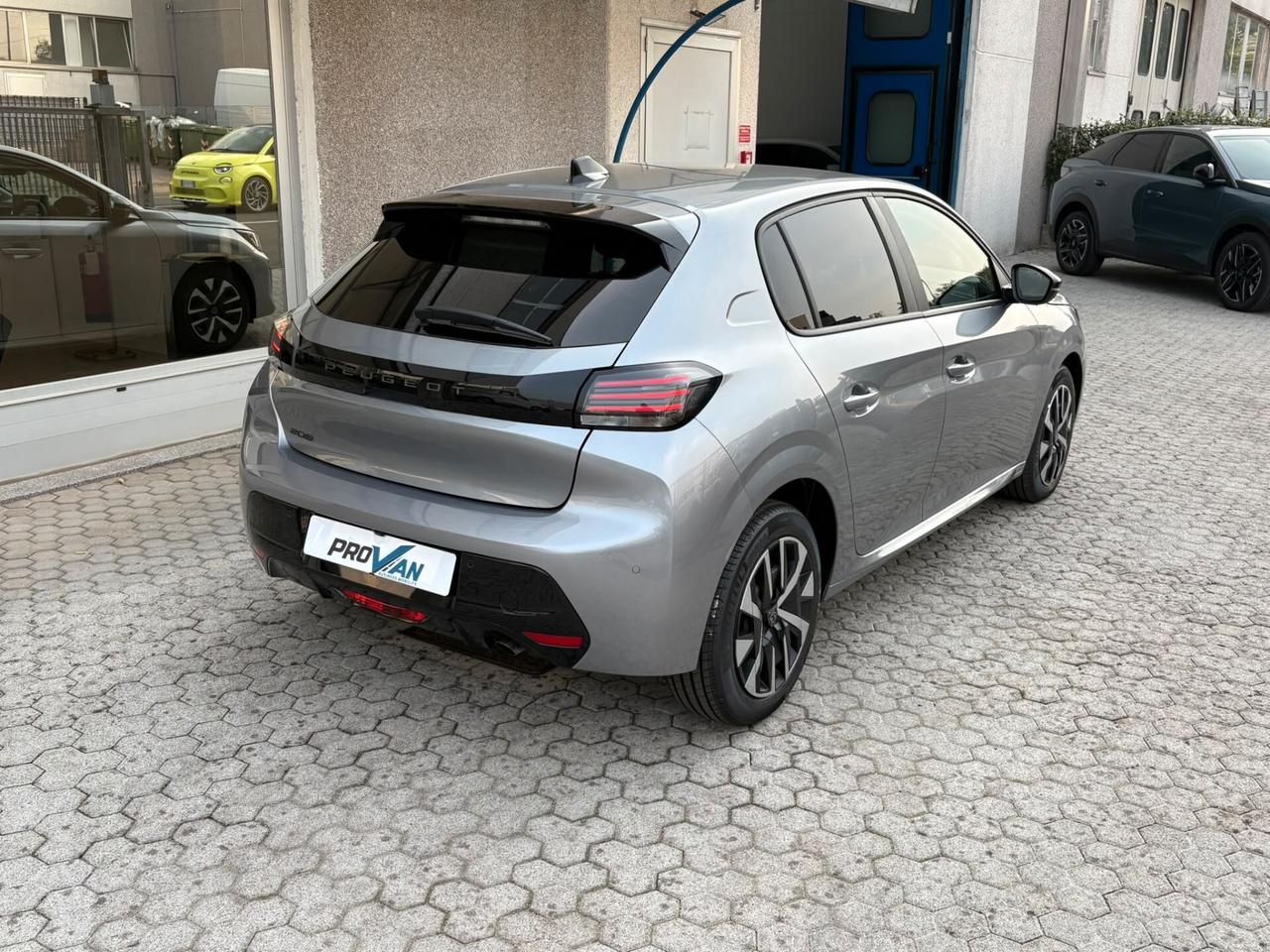 Peugeot 208 Hybrid 100 CV Business
