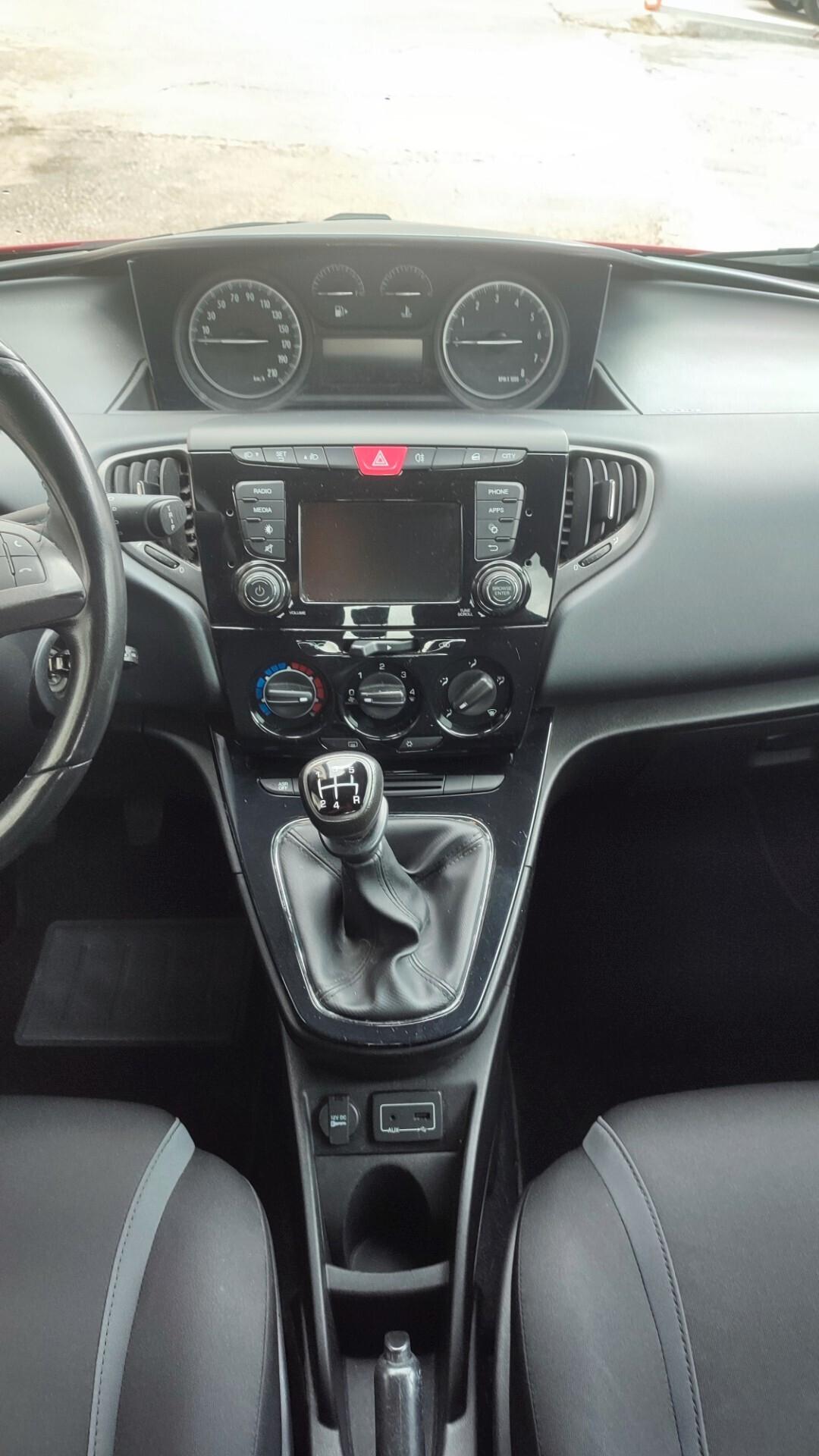 Lancia Ypsilon 1.2 69 CV 5 porte Silver