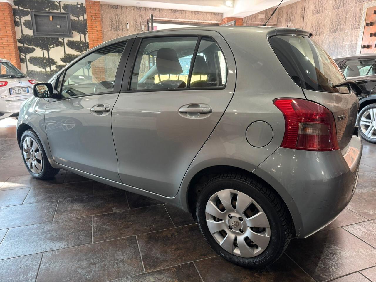 Toyota Yaris 1.0 5 porte Sol