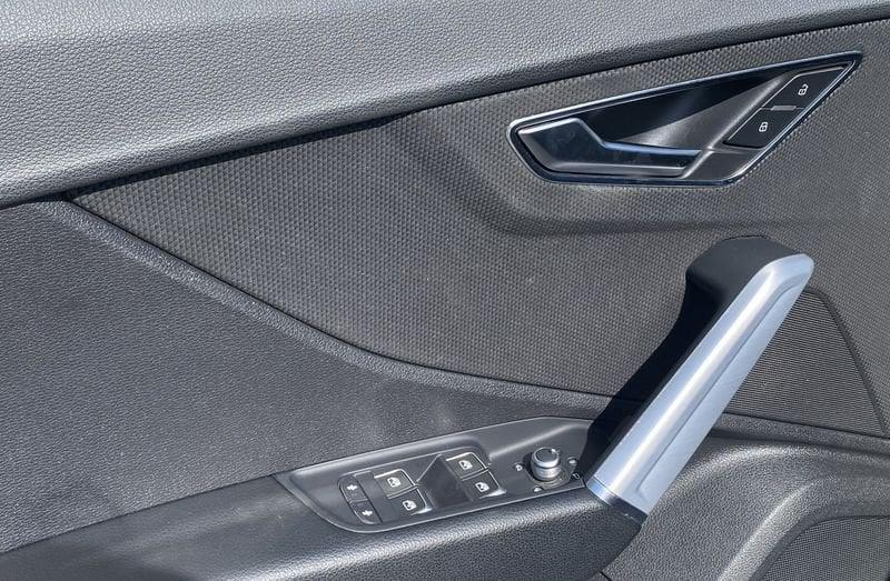 Audi Q2 S Line interno ed esterno 2.0 TDI 150CV s-tronic 35
