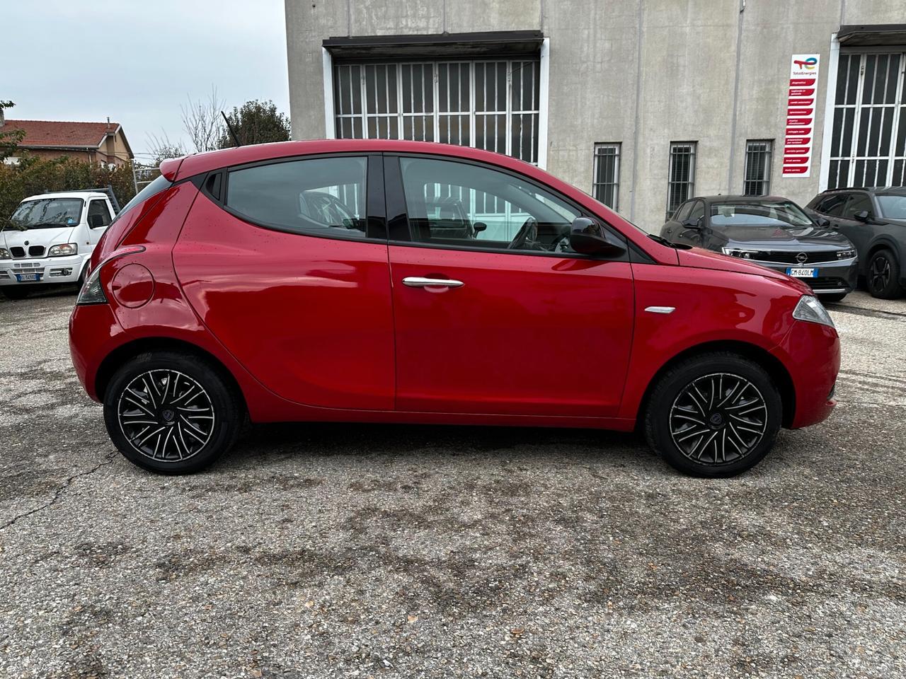 Lancia Ypsilon 1.2 69 CV 5 porte S&S Gold "NEOPATENTATI"