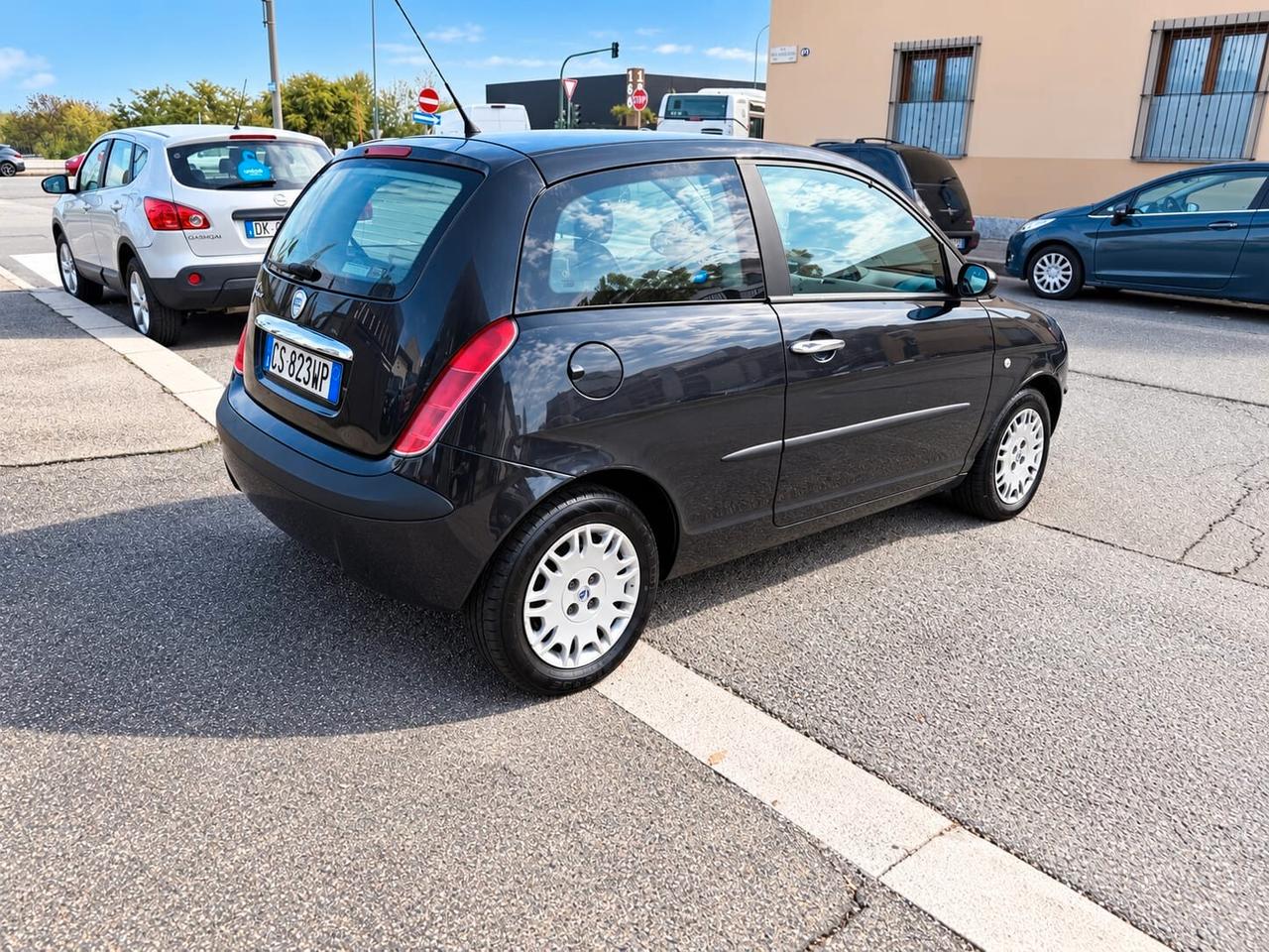 Lancia Ypsilon 1.2 16V Platino