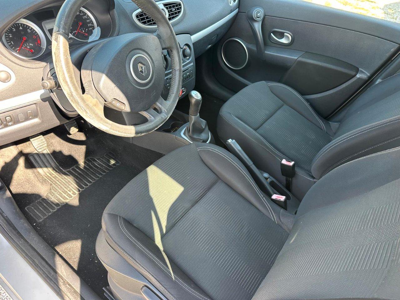 RENAULT Clio 1.2 16V 5 porte Confort