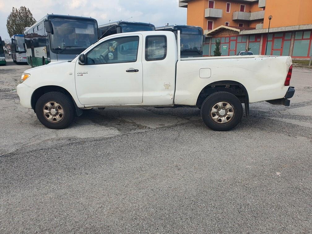 Toyota Hilux 2.5 D4D 120CV 4x4 Cab. Corta