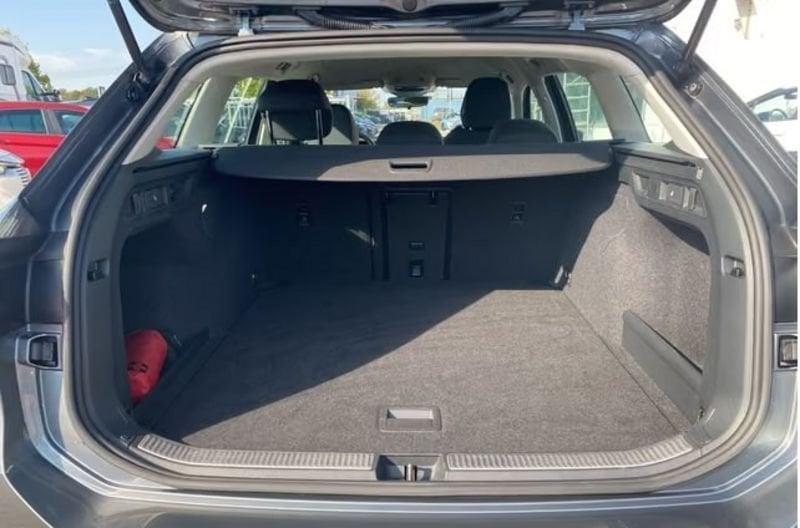 Volkswagen Passat Variant 1.5 eTSI ACT Business DSG LED Camera ACC NAVI
