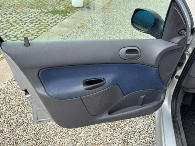 PEUGEOT 206 1.1 5p. Lee