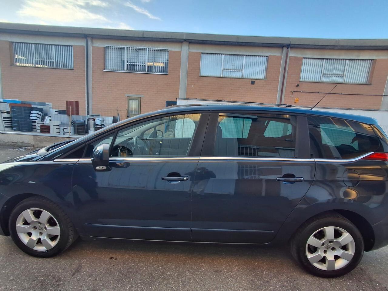 Peugeot 5008 1.6 HDi 115CV Business 7 POSTI