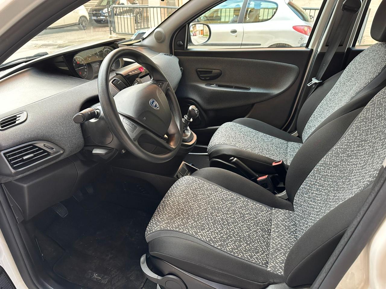 Lancia Ypsilon 1.0 5 porte Hybrid Ecochic Gold