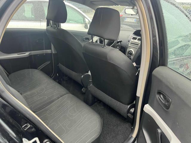TOYOTA Yaris 1.0 5 porte
