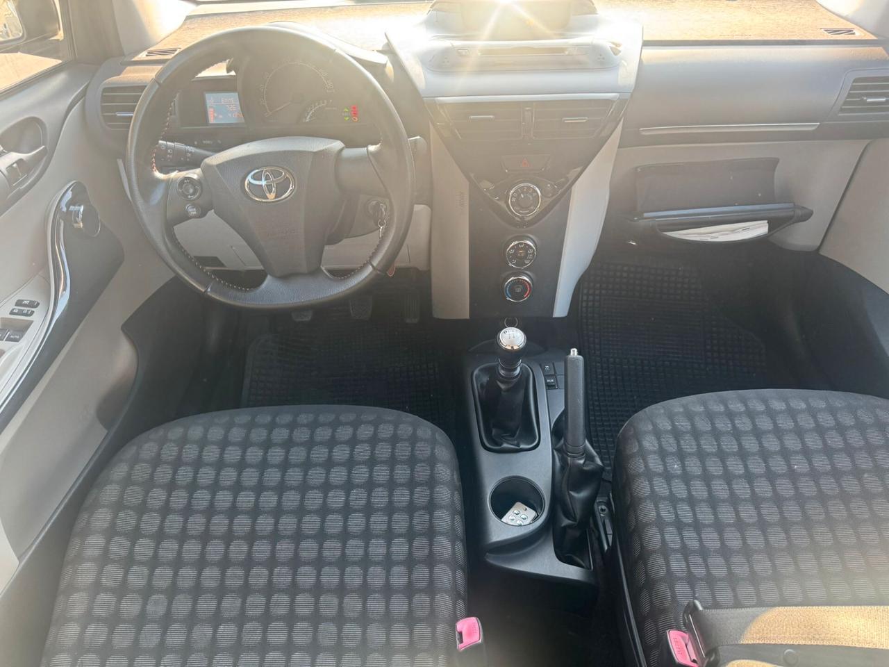 TOYOTA IQ