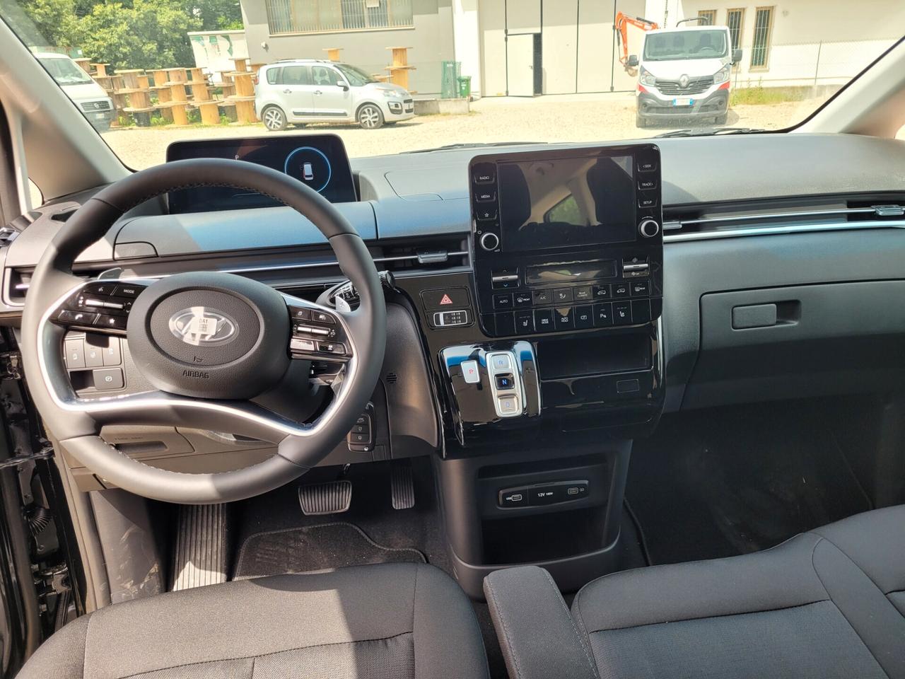 Hyundai Staria 2.2 AT 9 posti 4X4