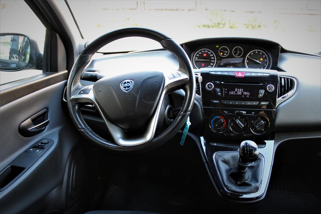Lancia Ypsilon 1.2 69 CV 5 porte km 65000 Neopatentati