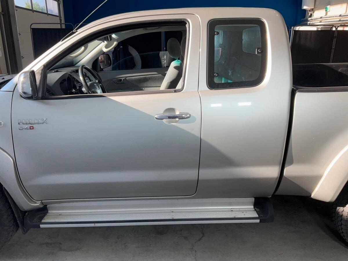 Toyota Hilux 2.5 D-4D 4WD 2p. Extra Cab SR 4x4