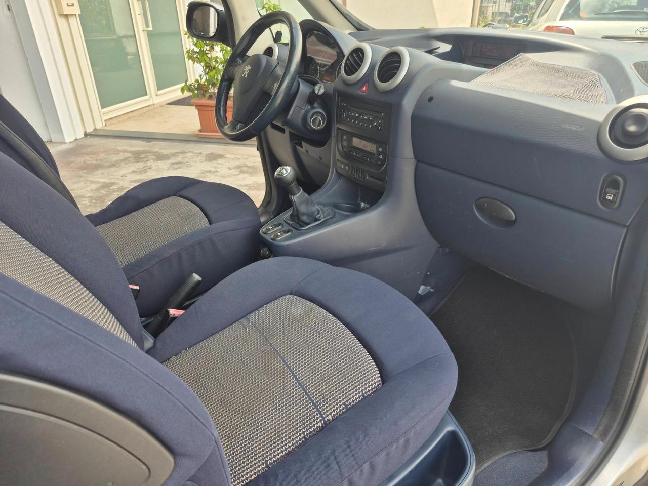 Peugeot 1007 1.4 HDi 70 CV OK NEOP.