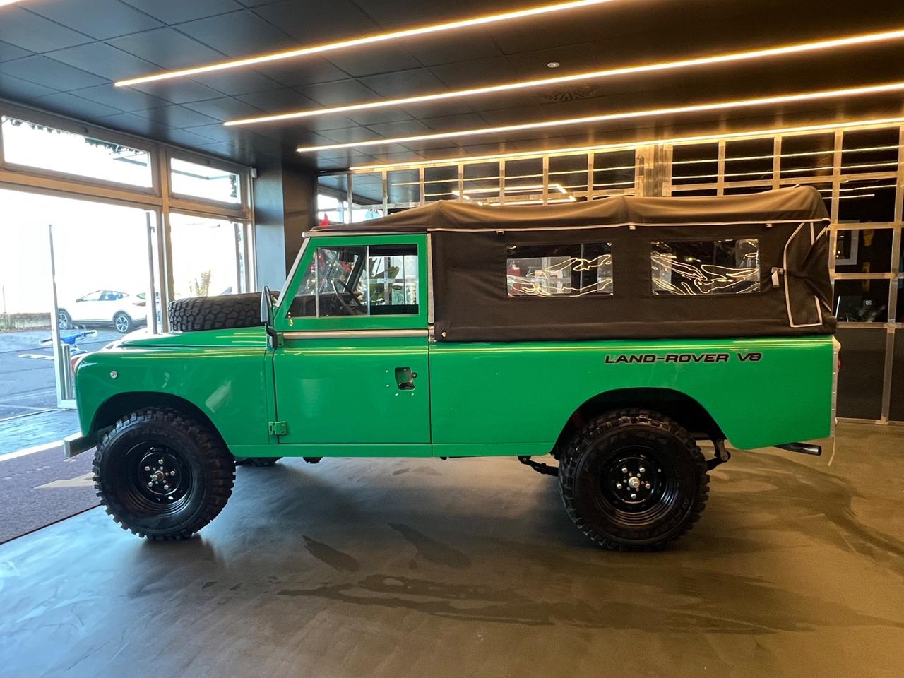 Land Rover Defender Series 109 V8 3