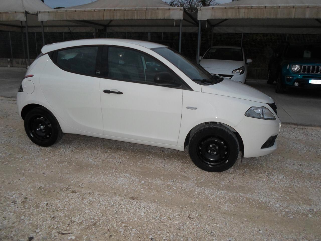 Lancia Ypsilon 1.0 FireFly 5 porte S&S Hybrid Ecochic Gold