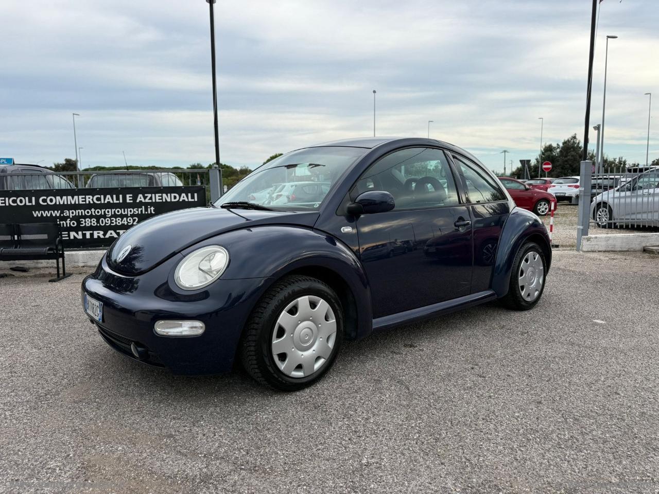 VOLKSWAGEN New Beetle 1.6
