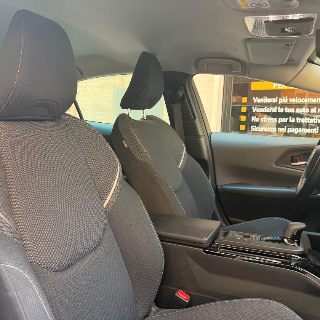 Toyota Prius 2.0 Plug-in Hybrid Lounge - 111KW