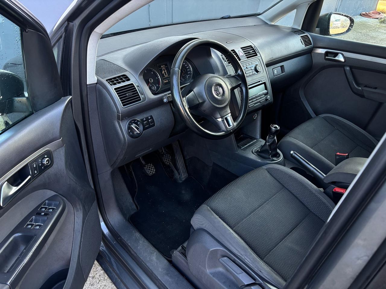 Volkswagen Touran 1.6 TDI.7 posti.Problemi motore