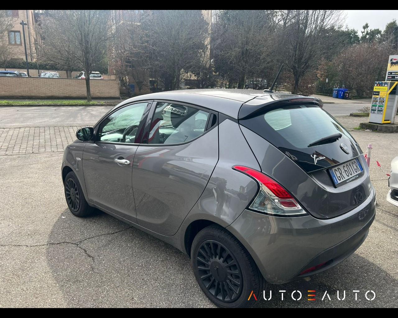 LANCIA YPSILON 1.0 FIREFLY HYBRID SILVER S&S 70CV