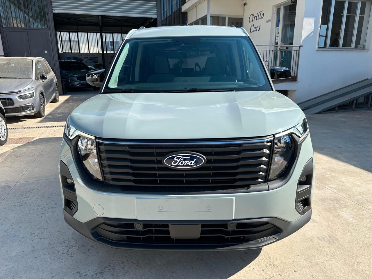 Ford Tourneo Courier 1.0 EcoBoost Titanium