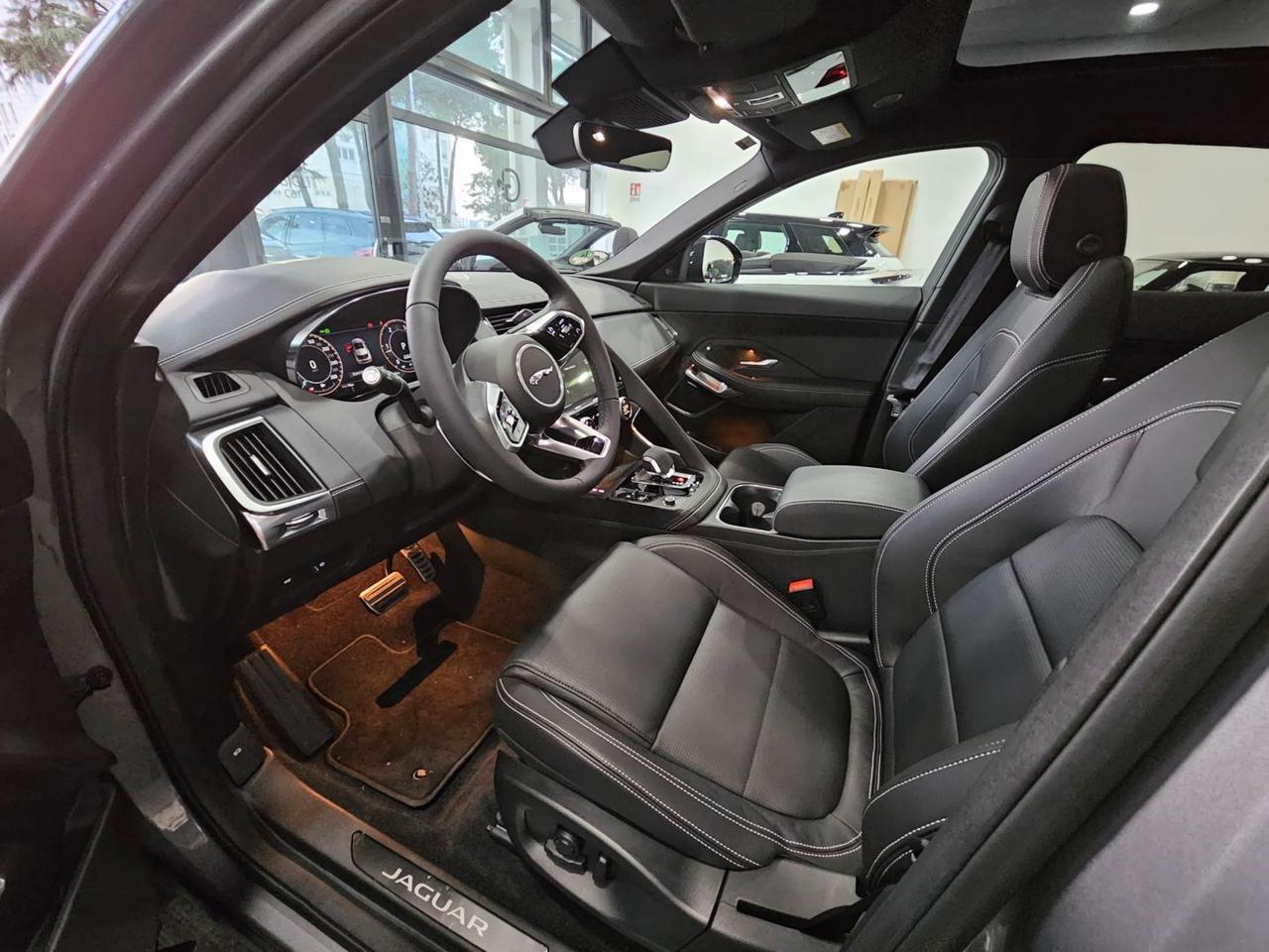 Jaguar E-Pace R-Dynamic SE Navi Camera Tetto C.20" LED BlackPack