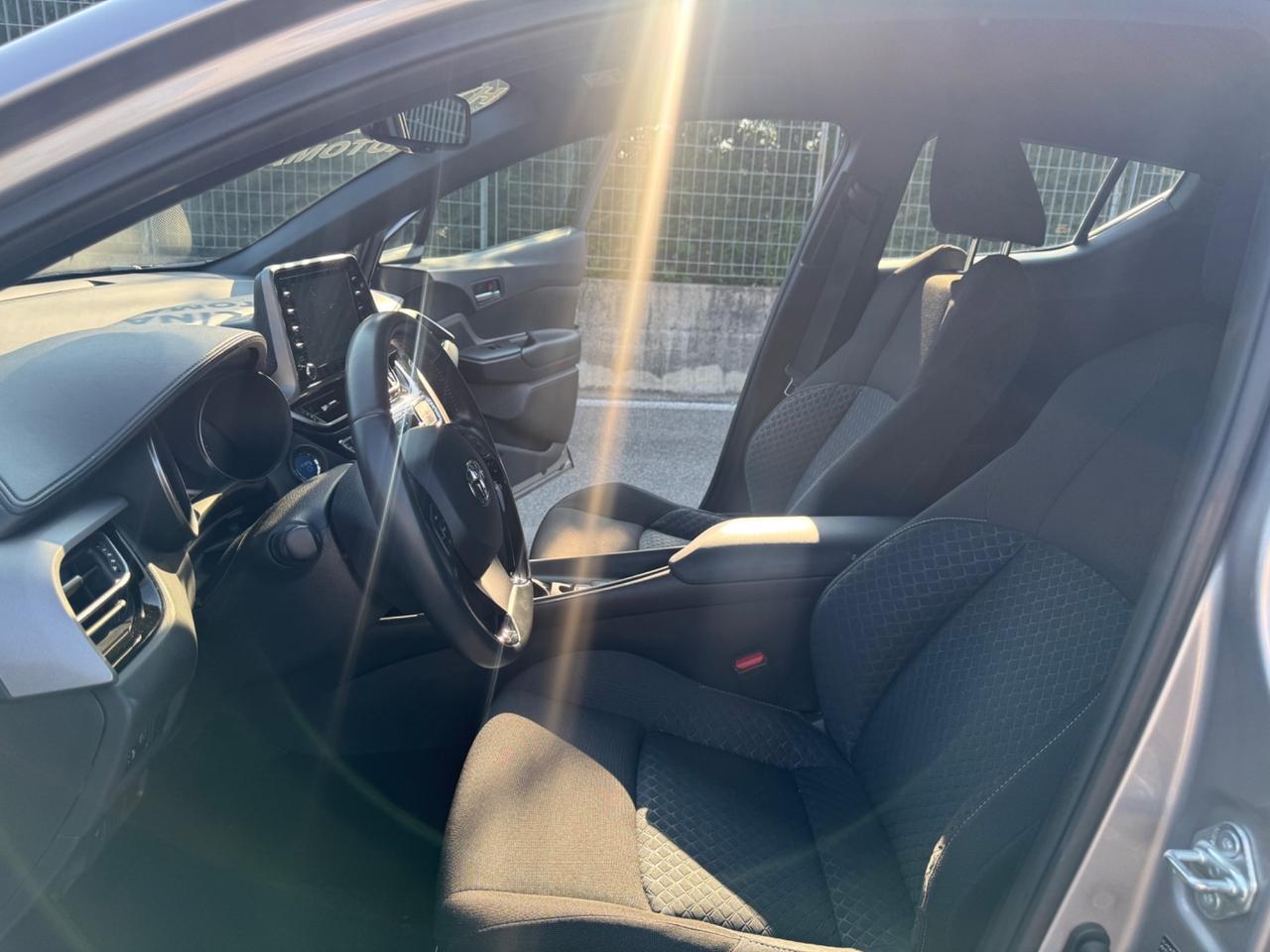 Toyota C-HR 1.8 Hybrid E-CVT Active