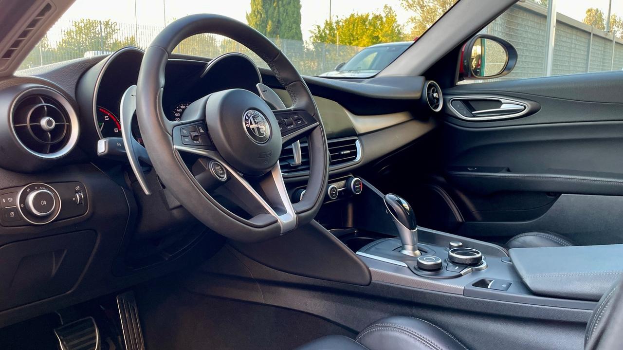 ALFA ROMEO GIULIA 2.2 Q4 VELOCE TURBODIESEL 210CV - SEDILI ELETTRICI IN PELLE RISCALDABILI, VOLANTE RISCALDATO, FULL LED