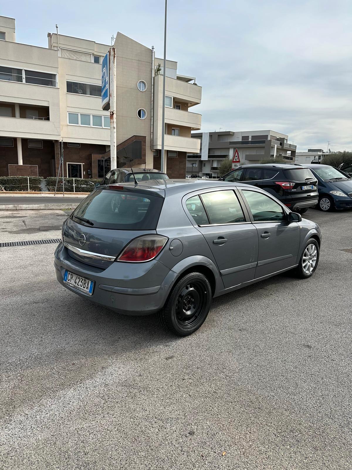 Opel Astra 1.7 CDTI 101CV 5 porte Club