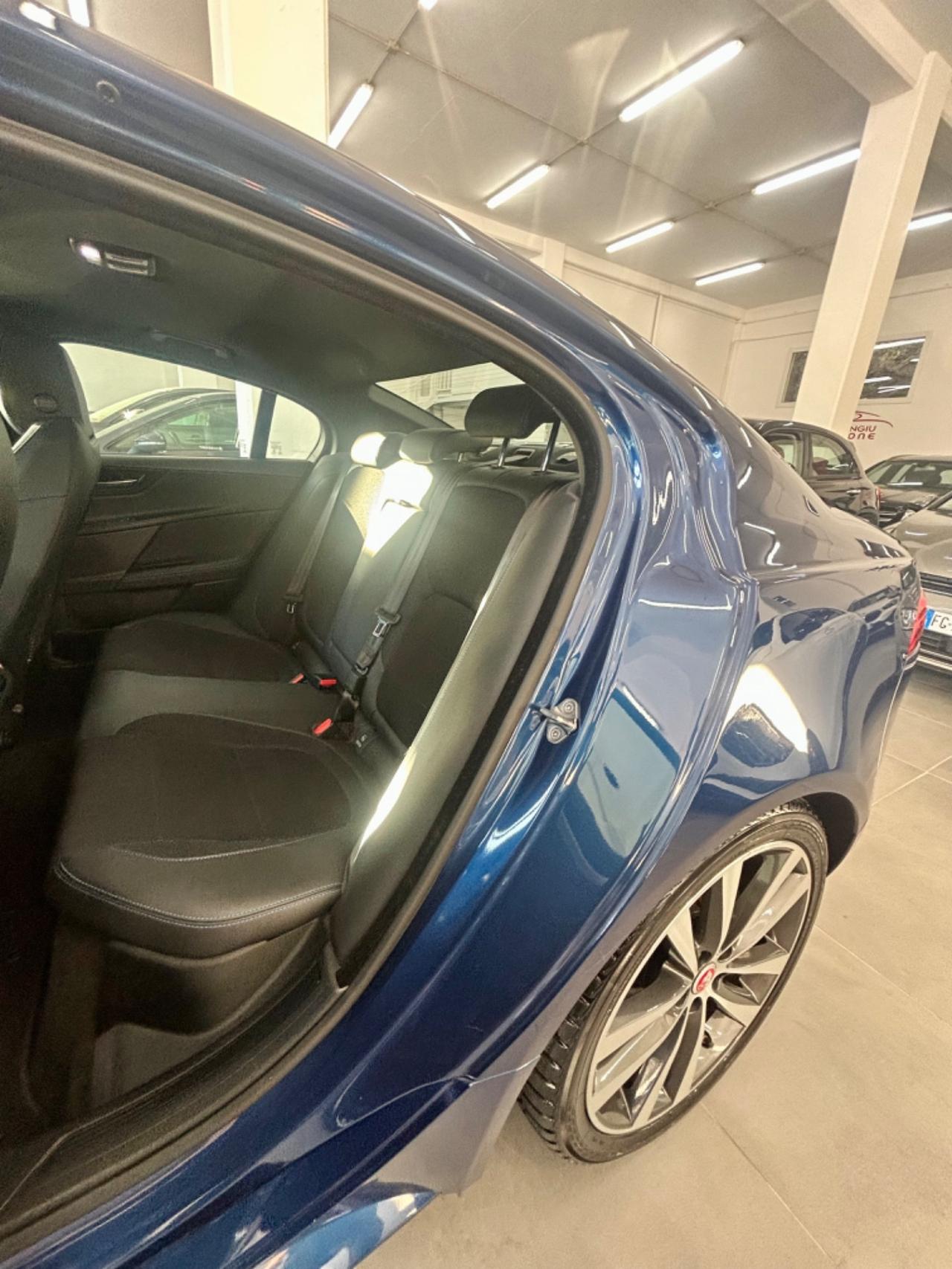 Jaguar XE 2.0 D Turbo 180CV R-Sport FINANZIABILE