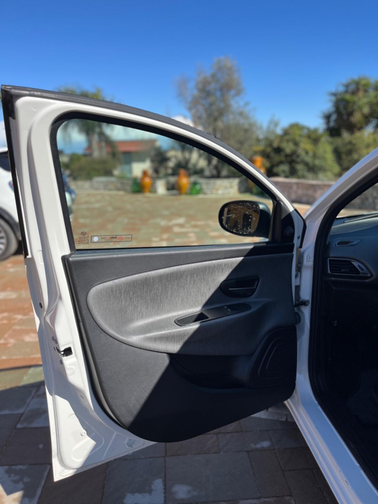 Lancia Ypsilon 1.2 69 CV
