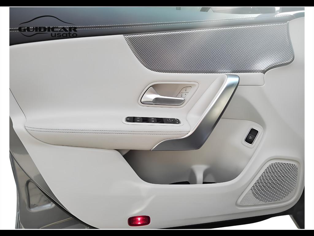 Mercedes-Benz CLA Sh.Brake - X118 - CLA Shooting Brake 180 d Sport auto