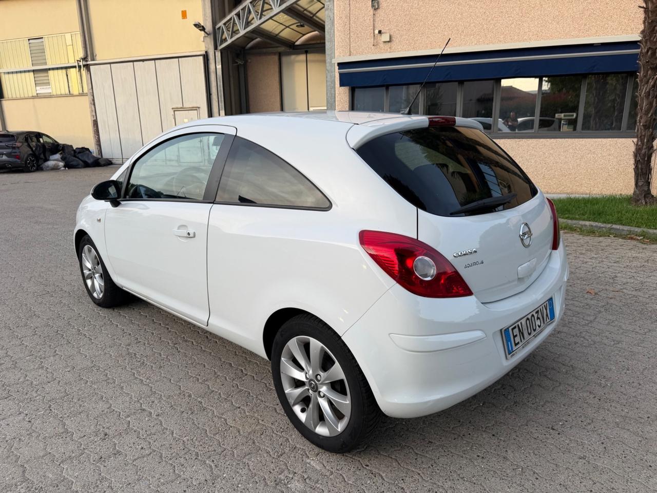 Opel Corsa 1.2 benzina gpl 2012