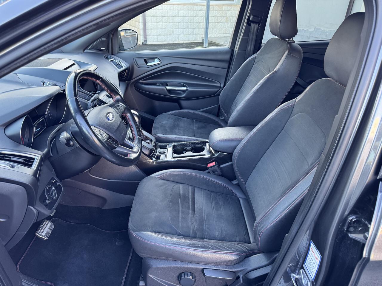 Ford Kuga 1.5 TDCI 120CV S&S 2WD Powershift ST-Line Business