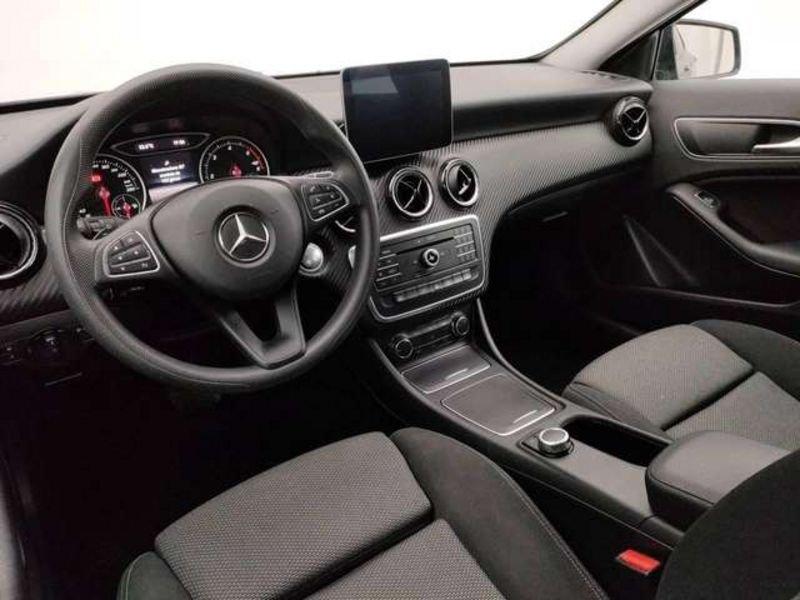 Mercedes-Benz GLA 220 d Business 4matic 177cv auto
